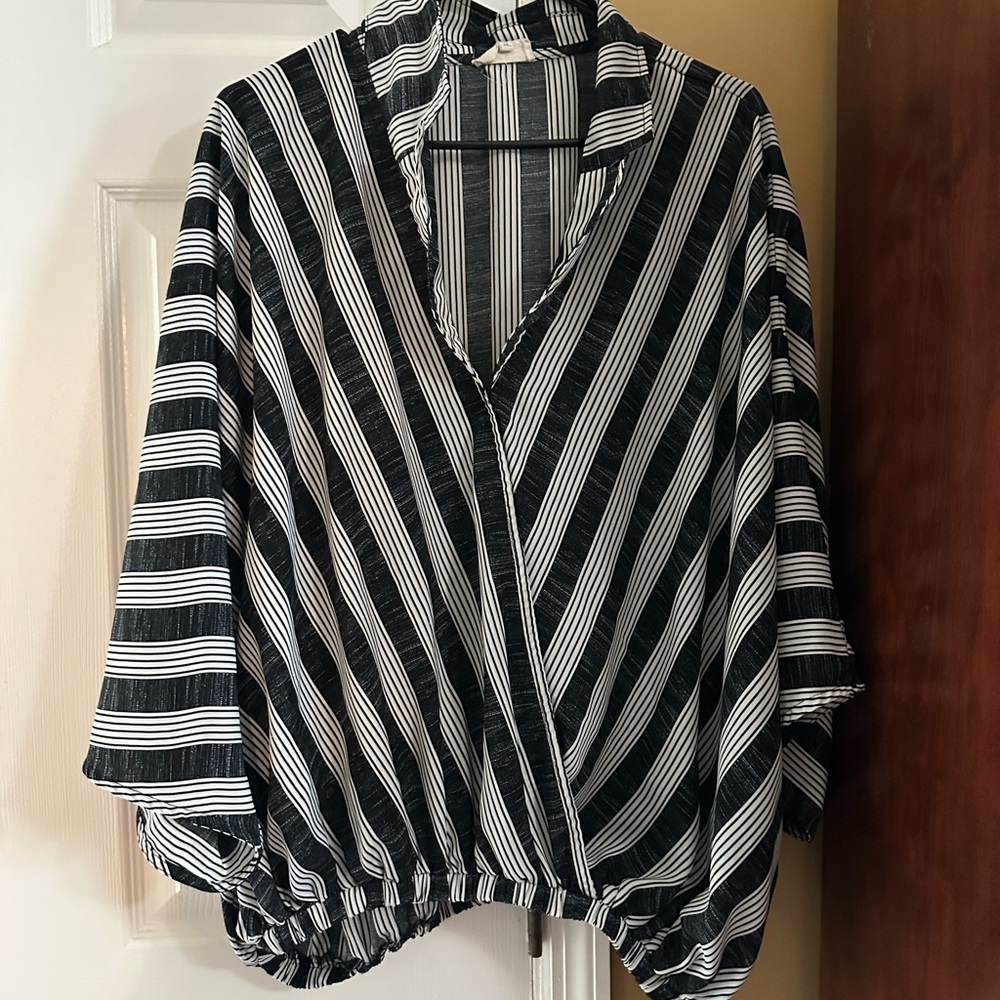 MELLODAY Black and Gray Wrap Blouse with Dolman Sleeves